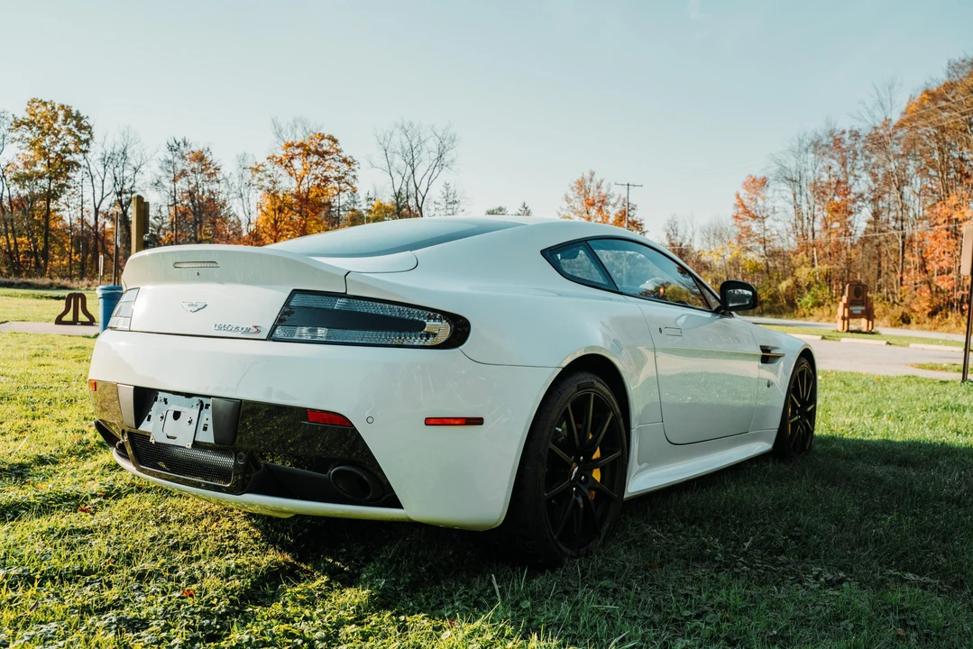 2017 Aston Martin V12 Vantage (2010-2018) - Image 7 of 31