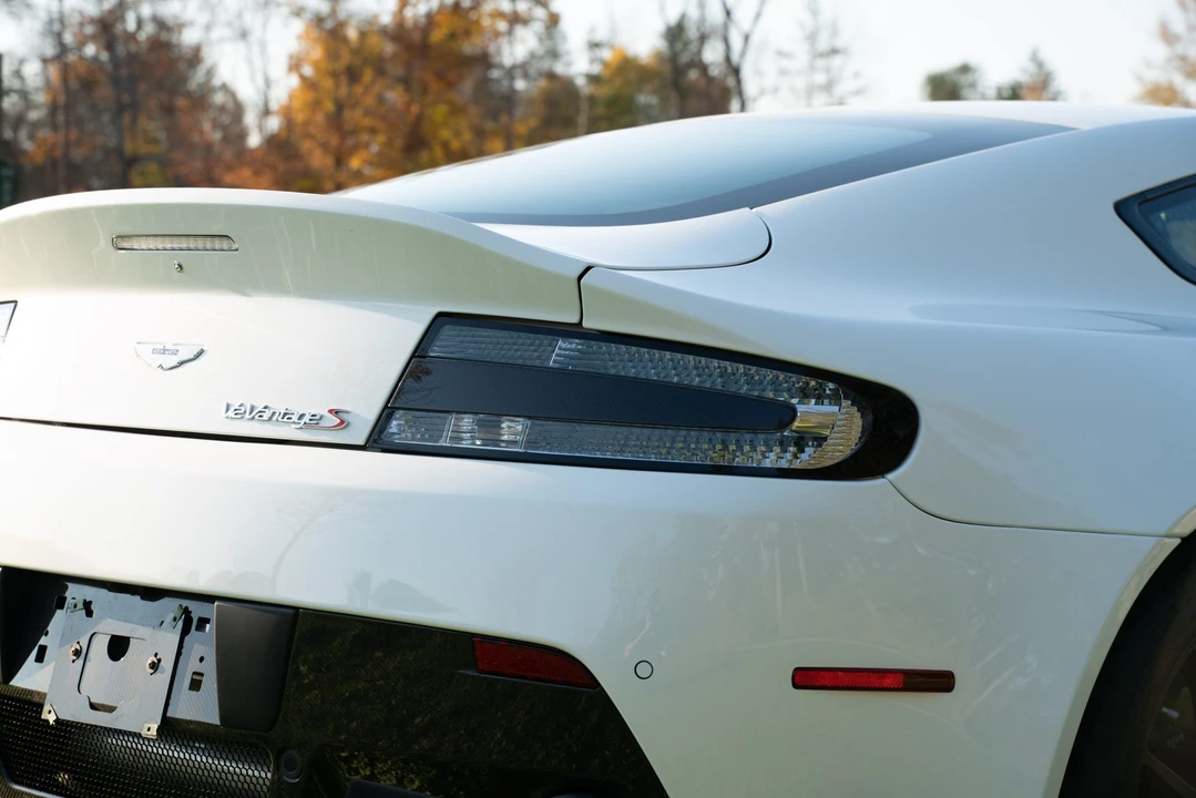 2017 Aston Martin V12 Vantage (2010-2018) - Image 28 of 31