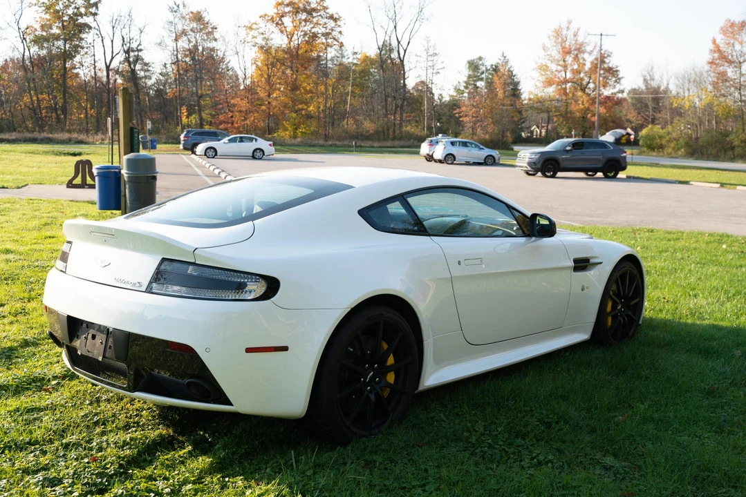 2017 Aston Martin V12 Vantage (2010-2018) - Image 6 of 31