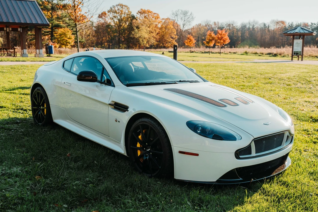 2017 Aston Martin V12 Vantage (2010-2018) - Image 9 of 31