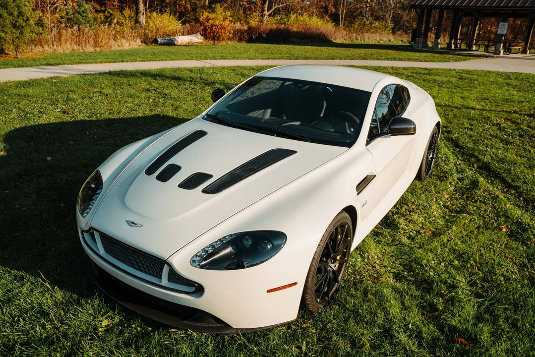 2017 Aston Martin V12 Vantage (2010-2018) - Image 11 of 31