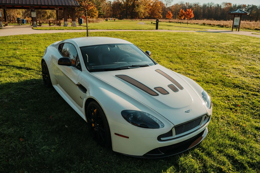 2017 Aston Martin V12 Vantage (2010-2018) - Image 10 of 31