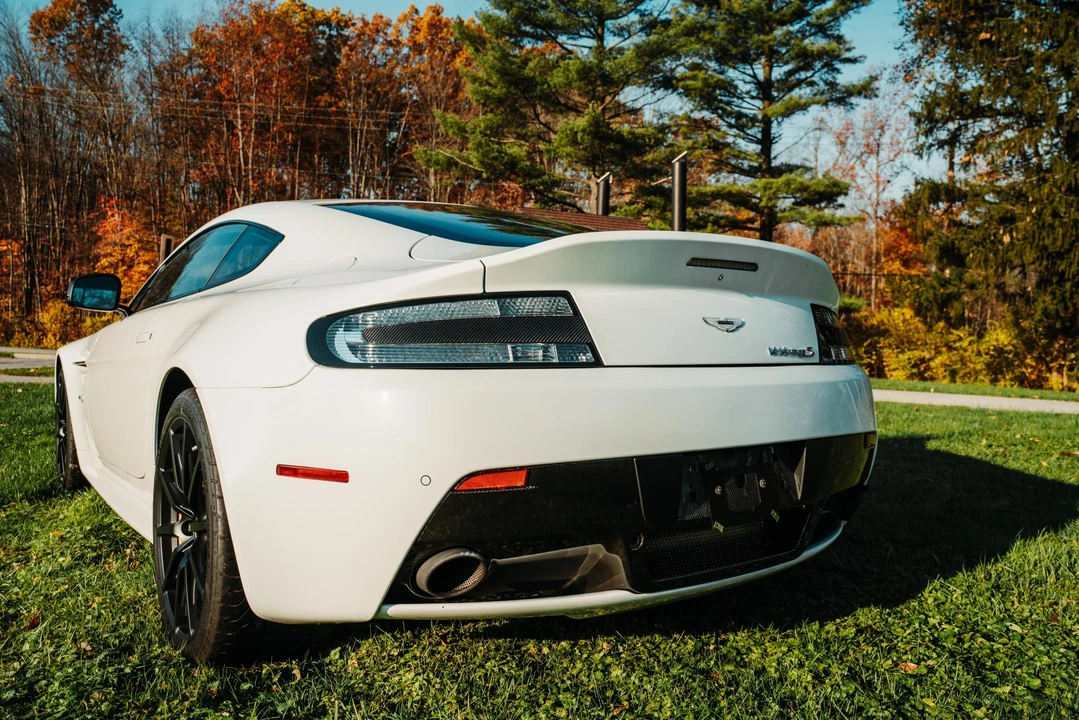 2017 Aston Martin V12 Vantage (2010-2018) - Image 4 of 31