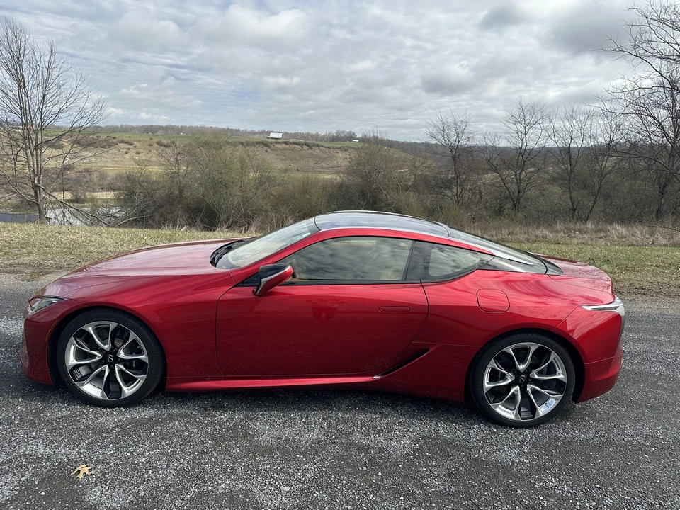 2018 Lexus LC - Image 8 of 31
