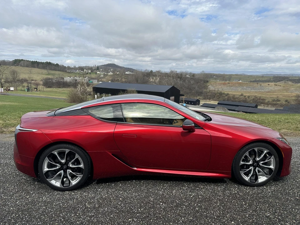 2018 Lexus LC - Image 18 of 31