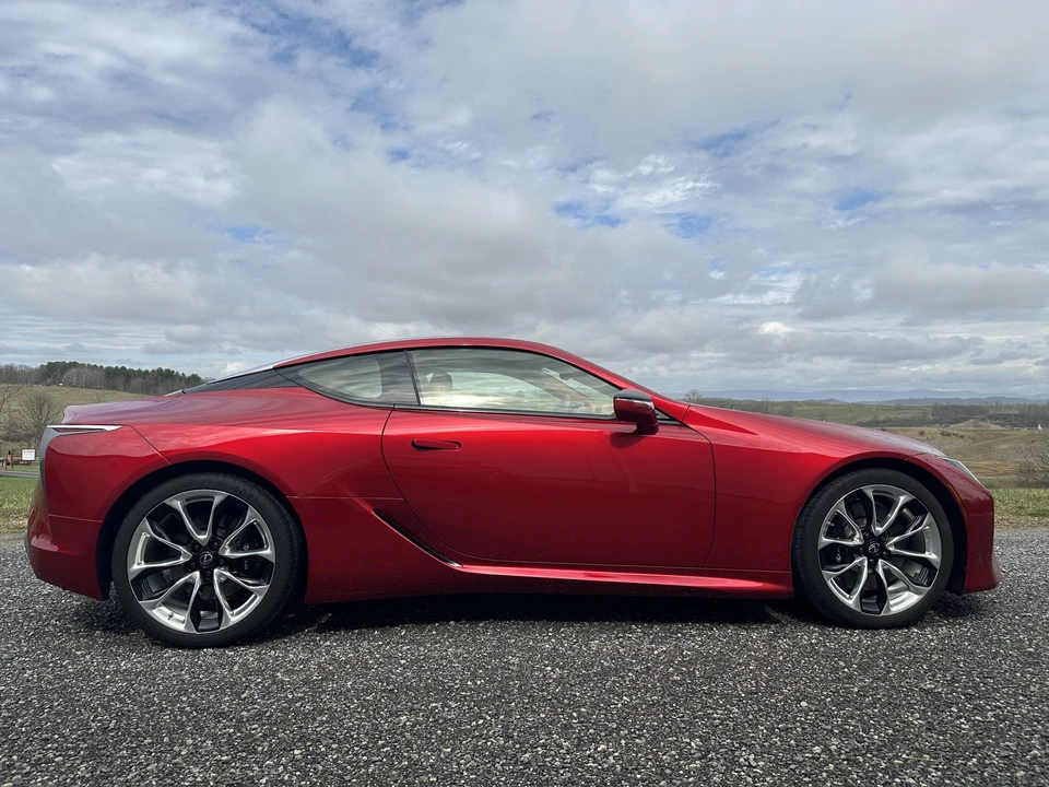 2018 Lexus LC - Image 17 of 31
