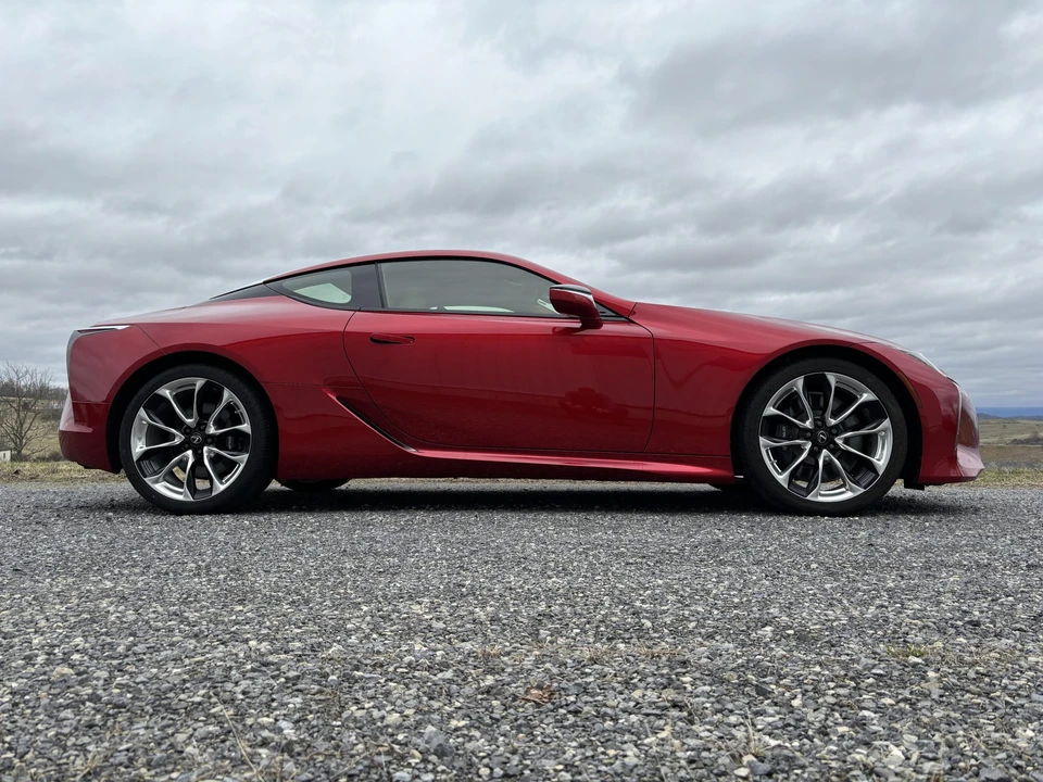 2018 Lexus LC - Image 16 of 31