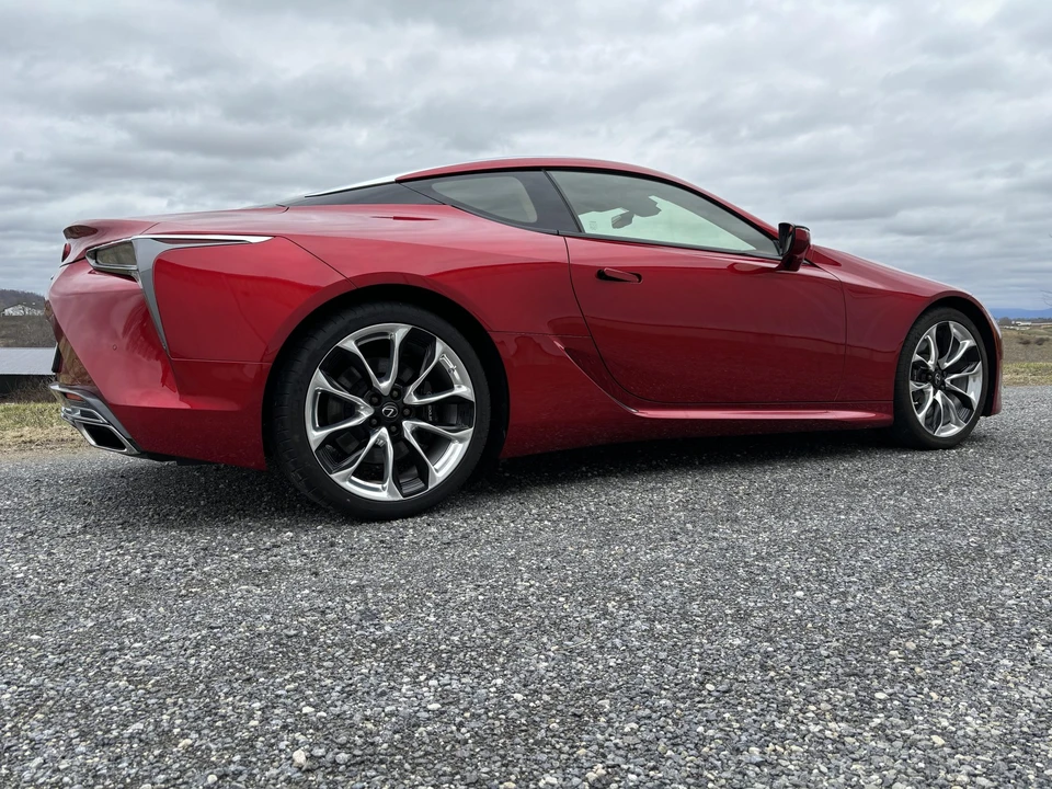 2018 Lexus LC - Image 15 of 31