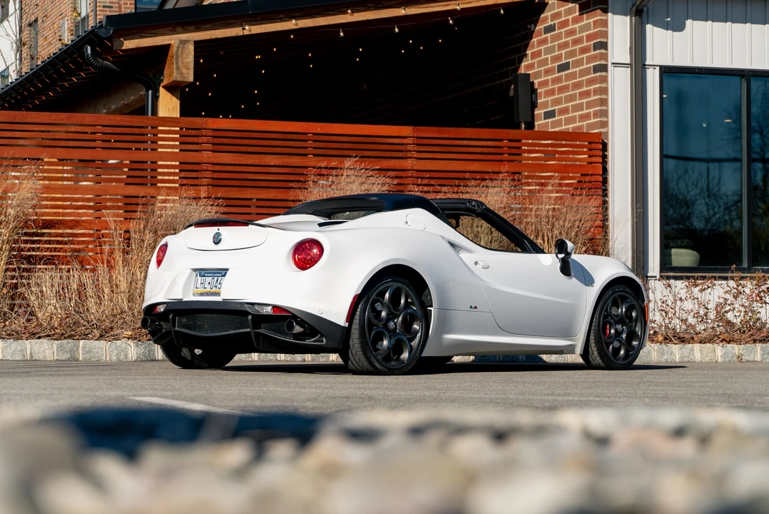 2019 Alfa Romeo 4C Spider - Image 12 of 31