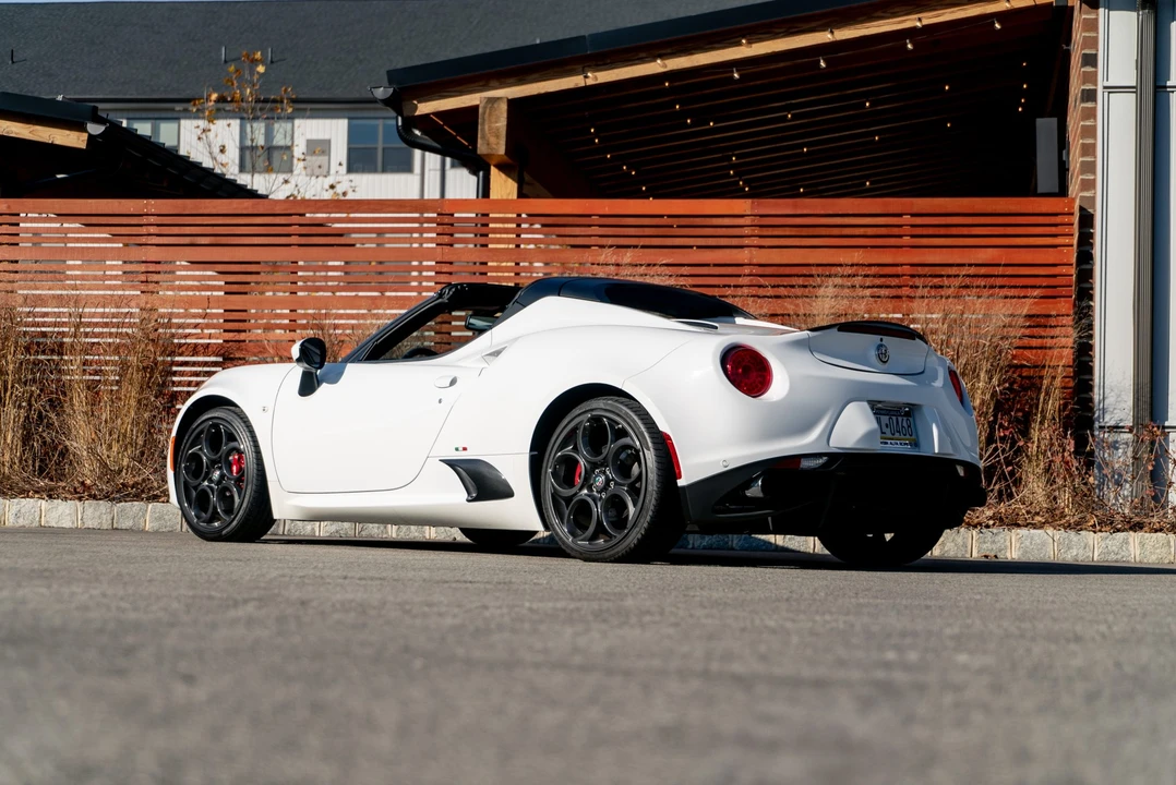 2019 Alfa Romeo 4C Spider - Image 17 of 31