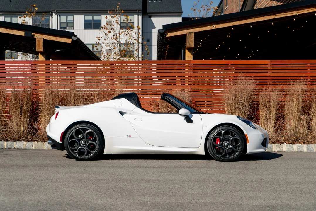 2019 Alfa Romeo 4C Spider - Image 9 of 31
