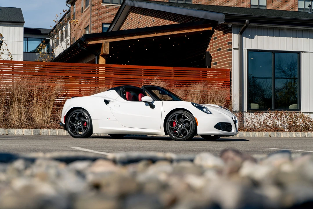 2019 Alfa Romeo 4C Spider - Image 8 of 31