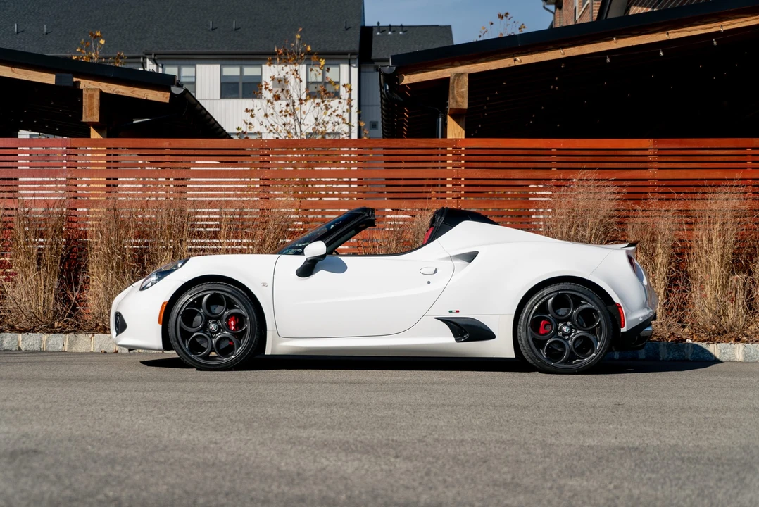 2019 Alfa Romeo 4C Spider - Image 18 of 31