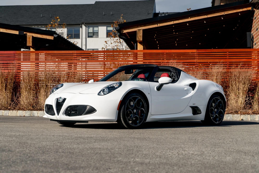 2019 Alfa Romeo 4C Spider - Image 2 of 31