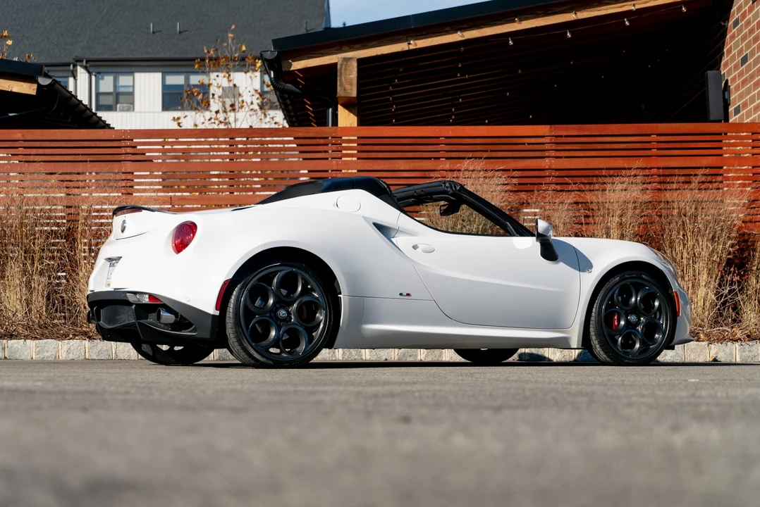 2019 Alfa Romeo 4C Spider - Image 11 of 31