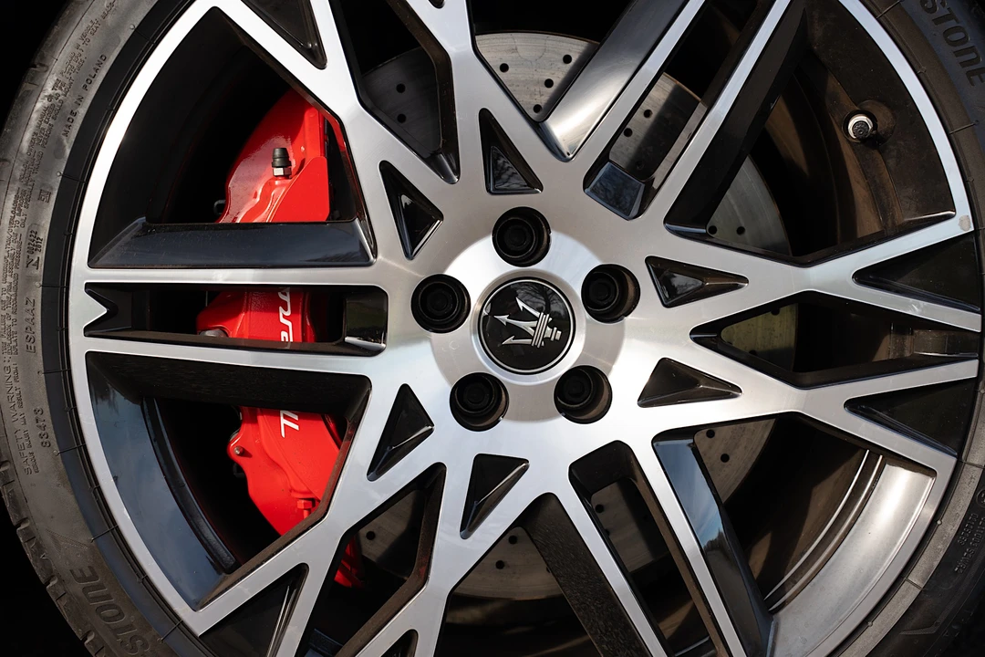 2023 Maserati MC20 - Image 3 of 31
