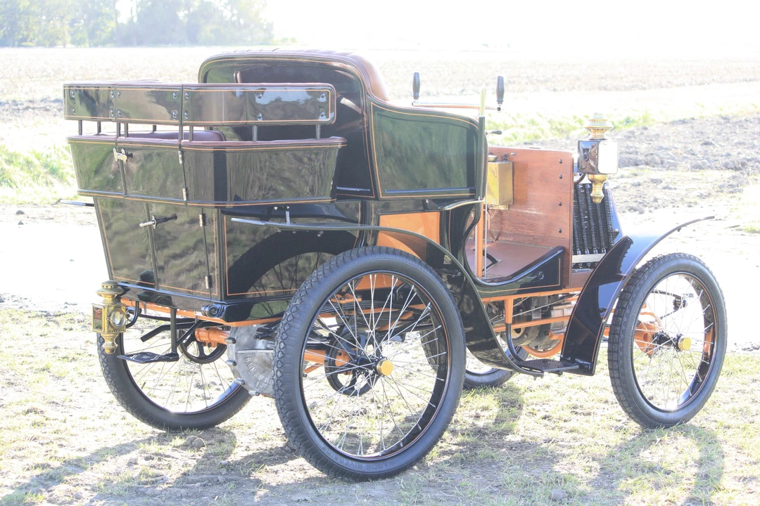 1900 Renault - Image 8 of 16
