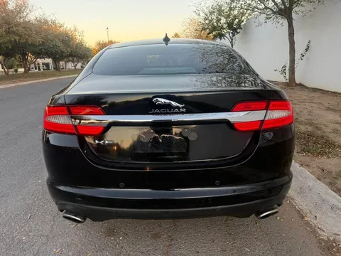 2014 Jaguar XF Luxury Sedan