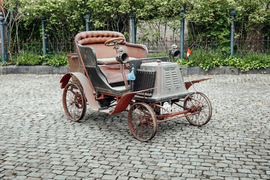 1901 Renault - Image 2 of 31