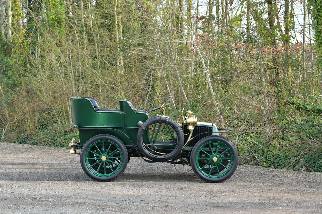 1902 Renault - Image 2 of 31