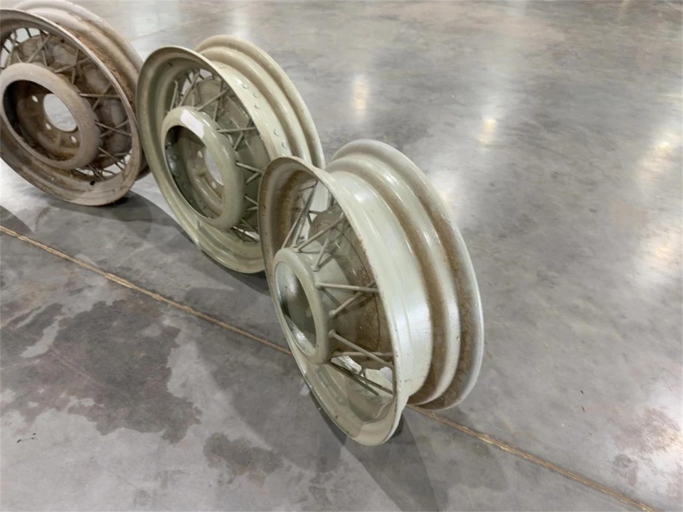 1904 Chevrolet Special & Deluxe & Fleetline - Image 3 of 3