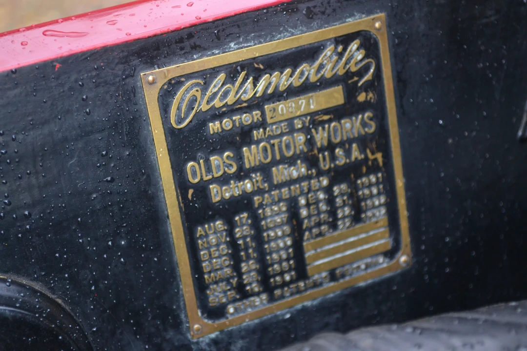 1904 Oldsmobile - Image 2 of 10