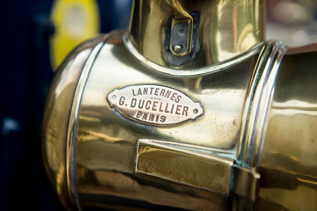 1904 Renault - Image 2 of 30