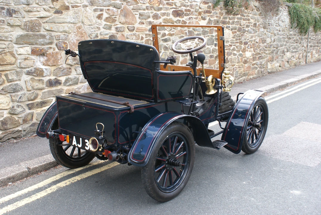 1904 Wolseley - Image 2 of 10
