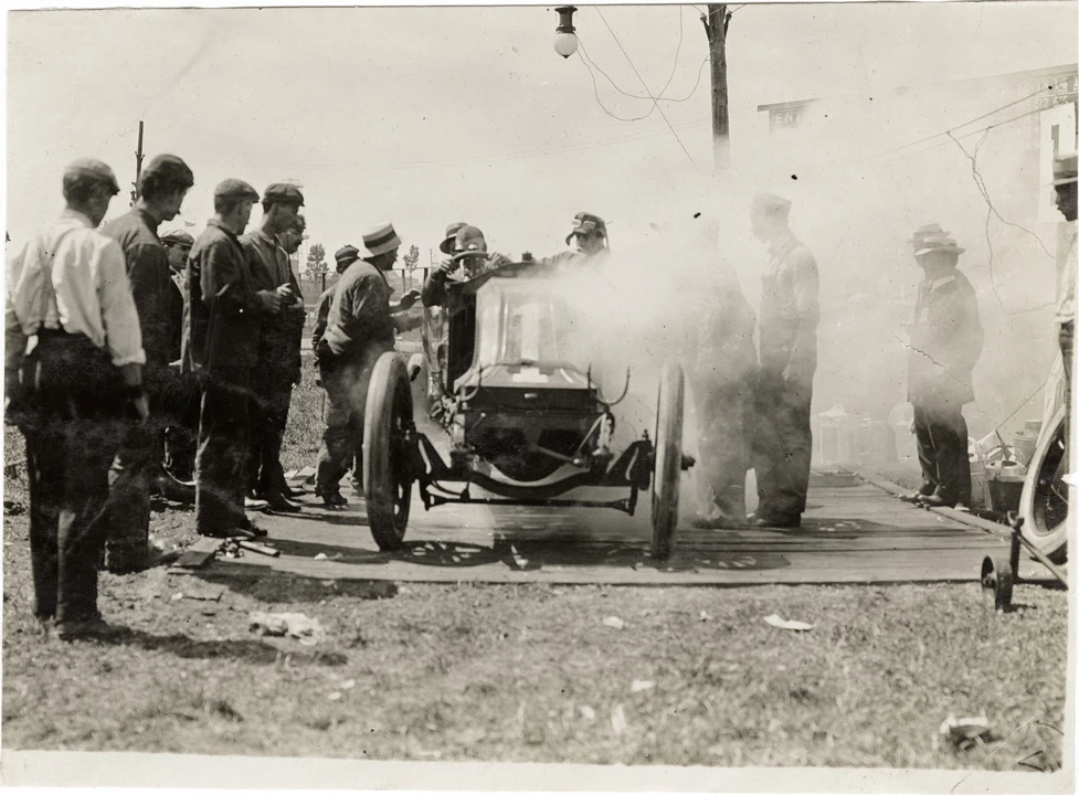 1907 Renault - Image 2 of 31
