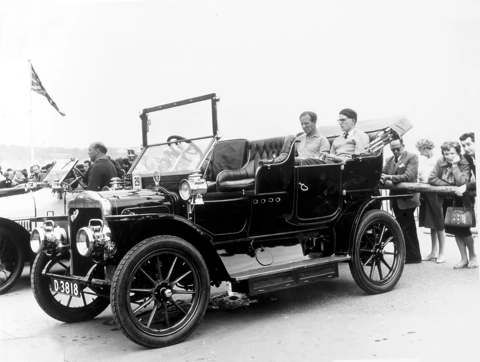 1909 White - Image 2 of 4