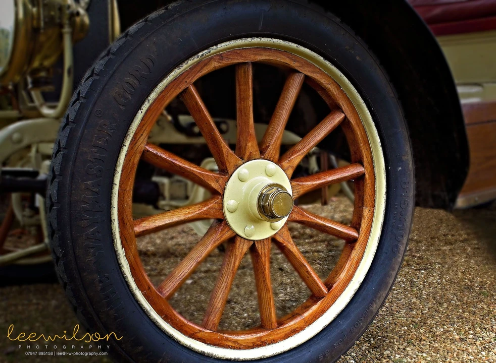 1909 Mercedes-Benz W124 E-Class - Image 7 of 11