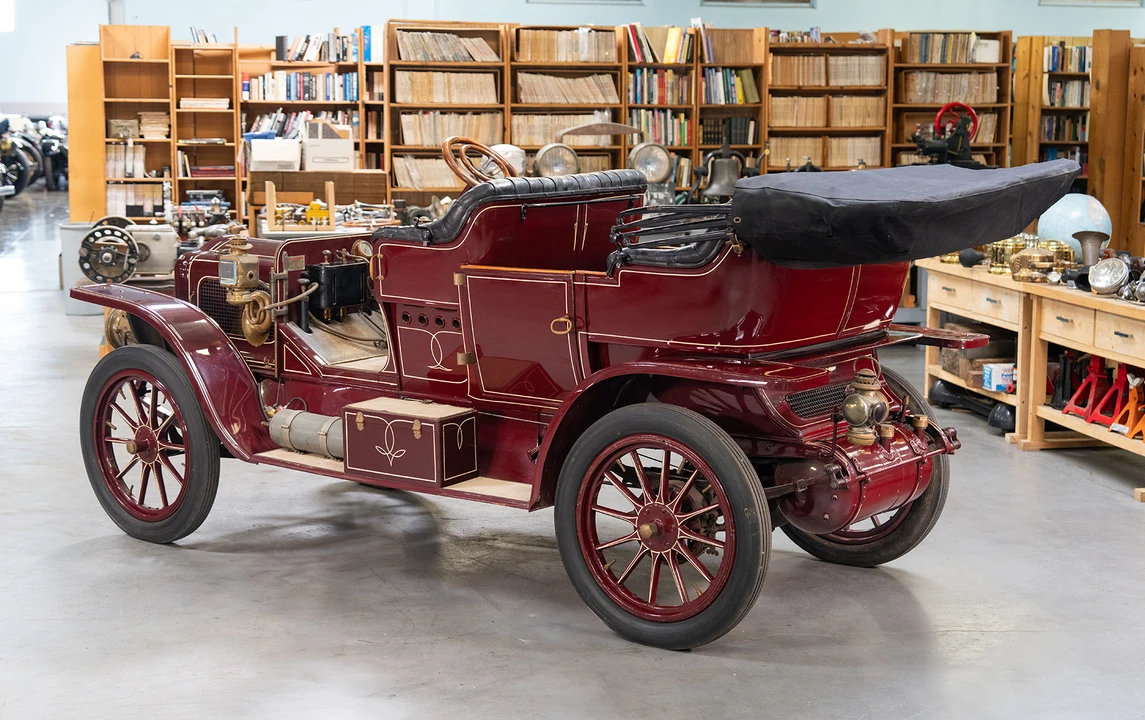 1909 White - Image 5 of 25