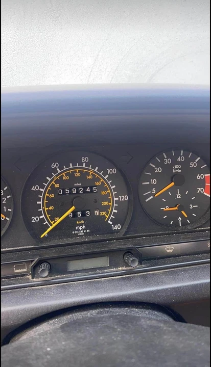 1987 Mercedes-Benz 190E - Image 9 of 16