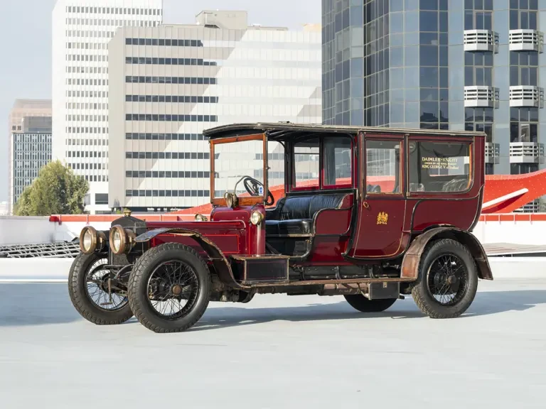 1910 Daimler - Image 2 of 31