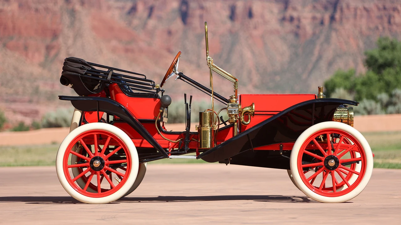 1910 Hupmobile - Image 2 of 31