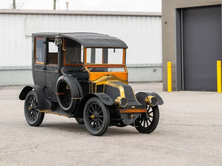 1910 Renault - Image 2 of 31