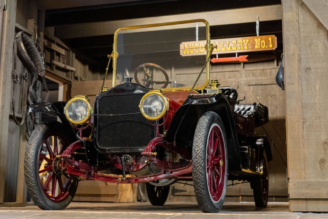 1910 White - Image 4 of 28