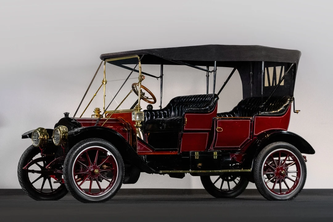 1910 White - Image 2 of 28