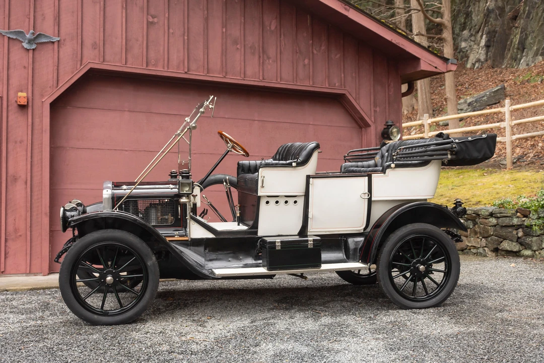 1910 White - Image 3 of 31