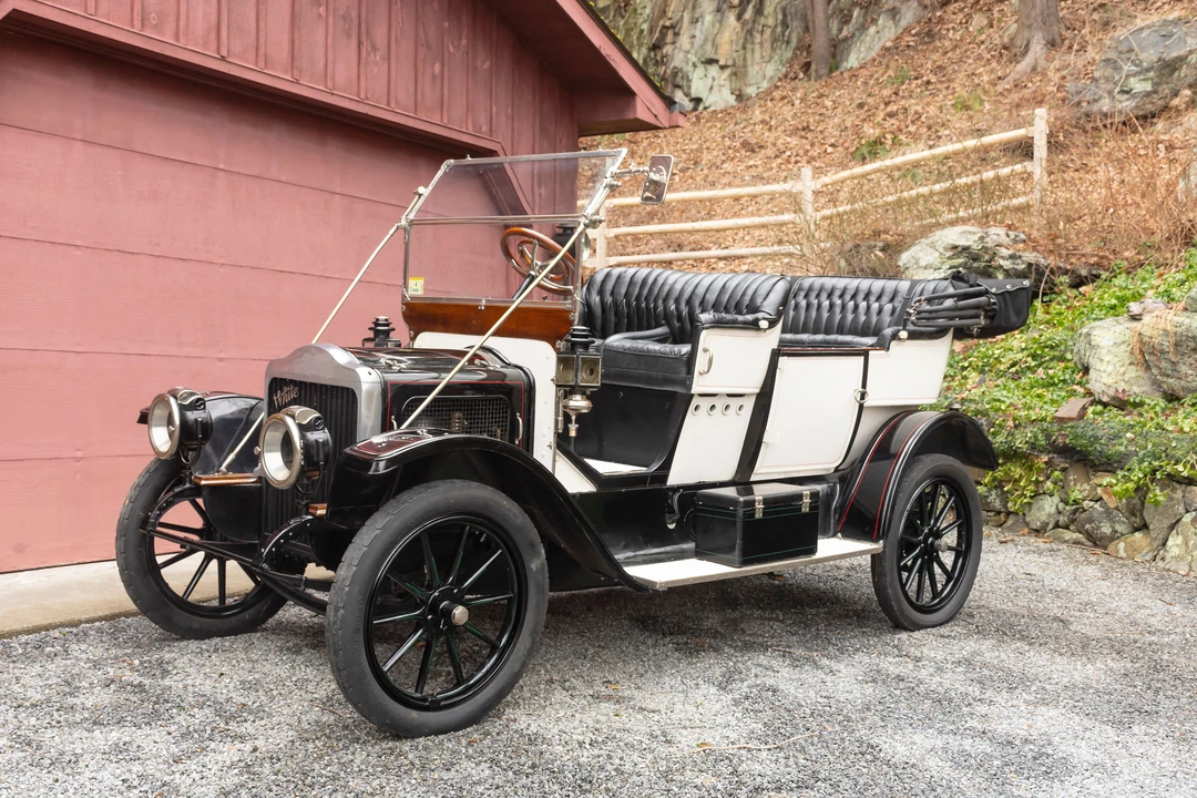 1910 White - Image 4 of 31