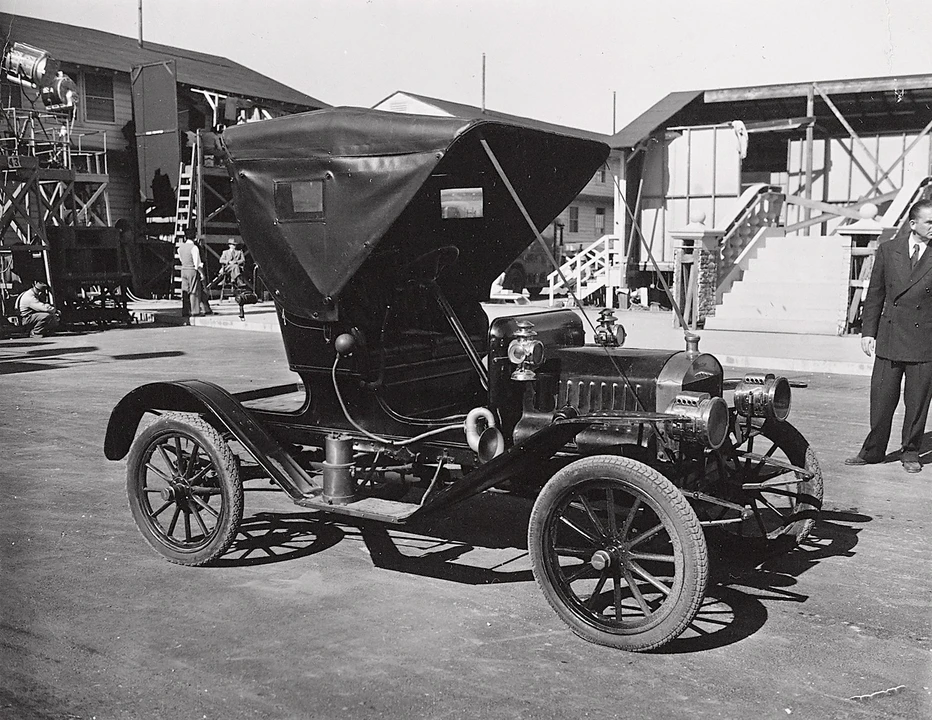 1911 Maxwell - Image 2 of 9