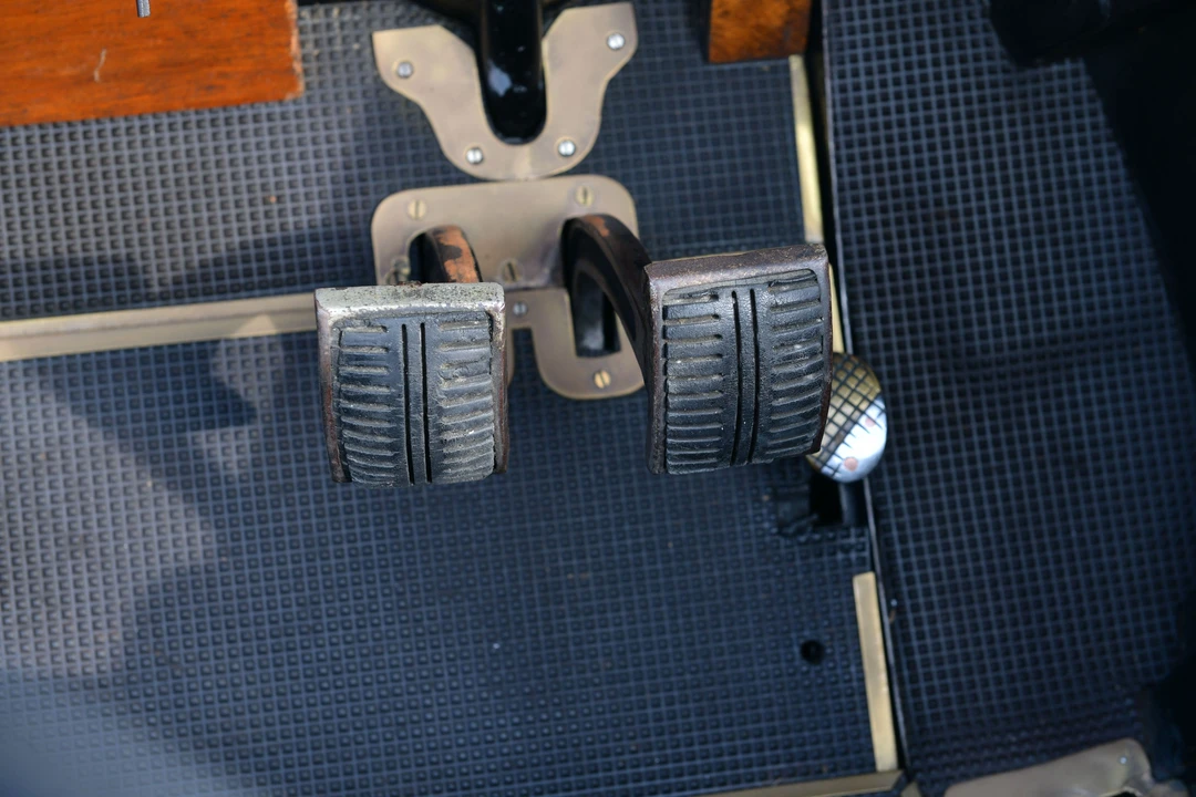 1912 Renault - Image 3 of 31