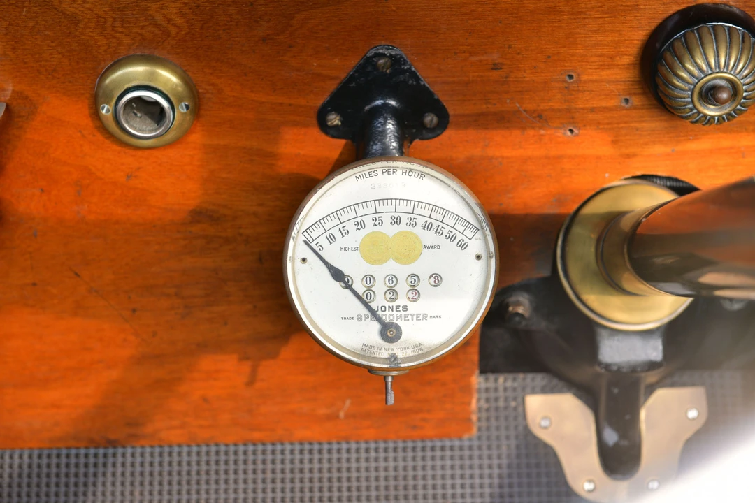 1912 Renault - Image 2 of 31