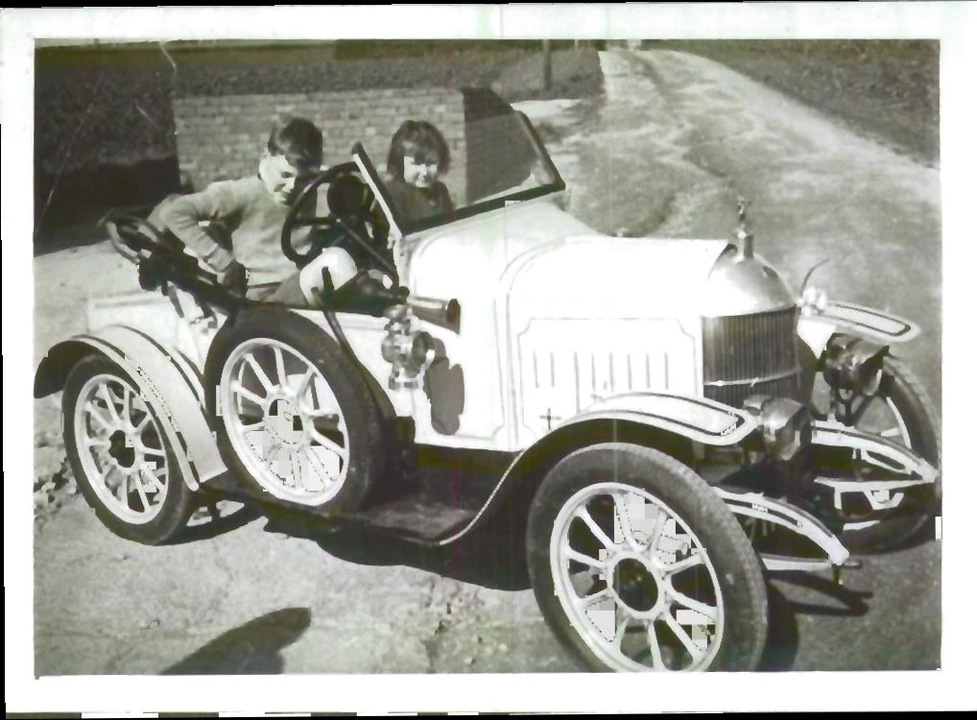1913 Morris - Image 5 of 30