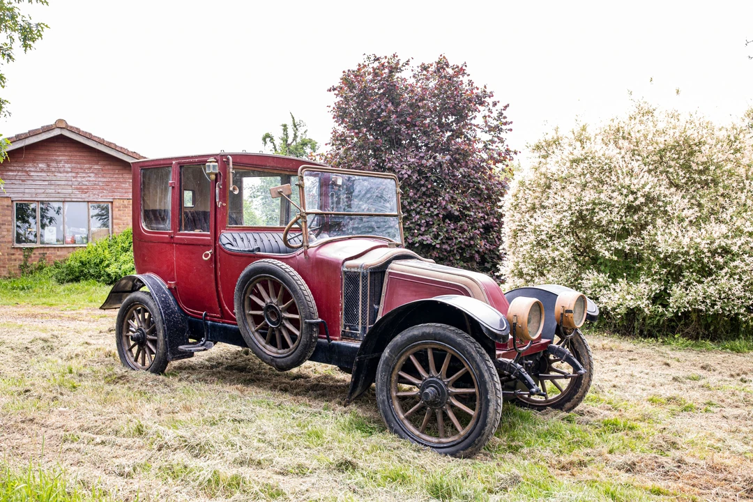 1913 Renault - Image 4 of 25