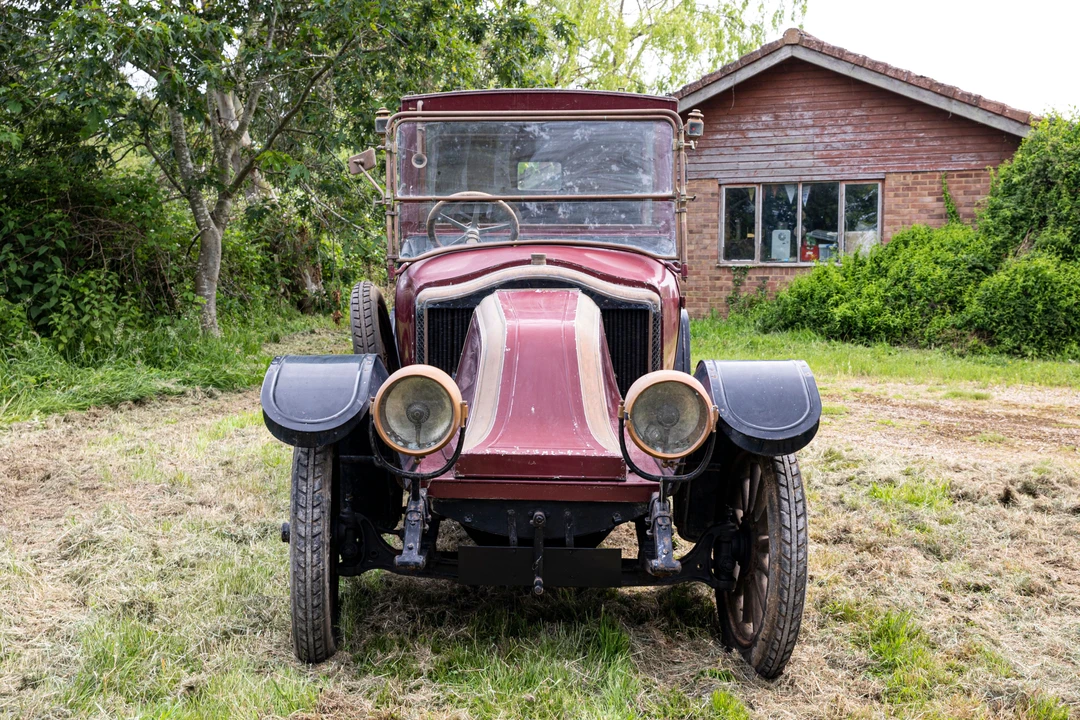1913 Renault - Image 2 of 25