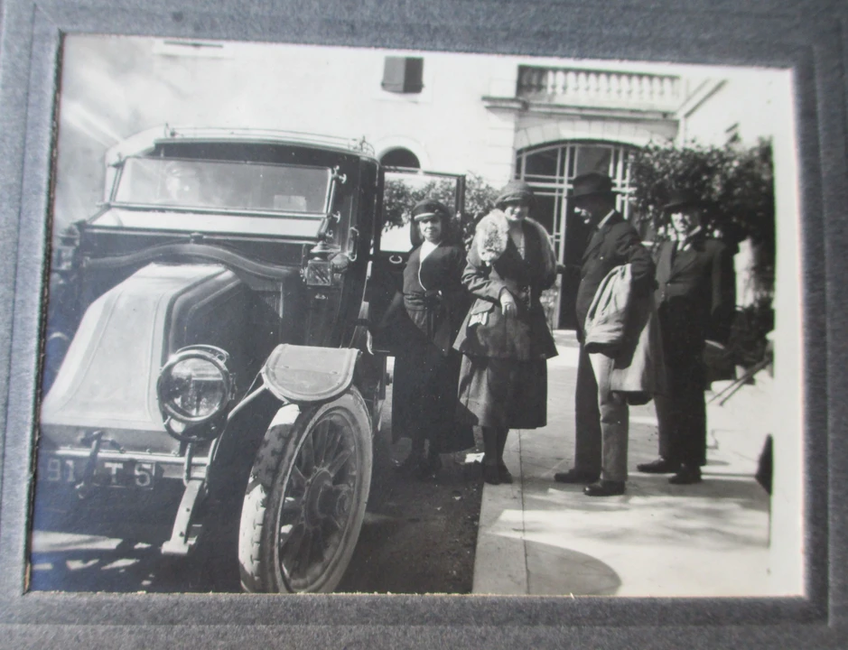 1913 Renault - Image 2 of 31