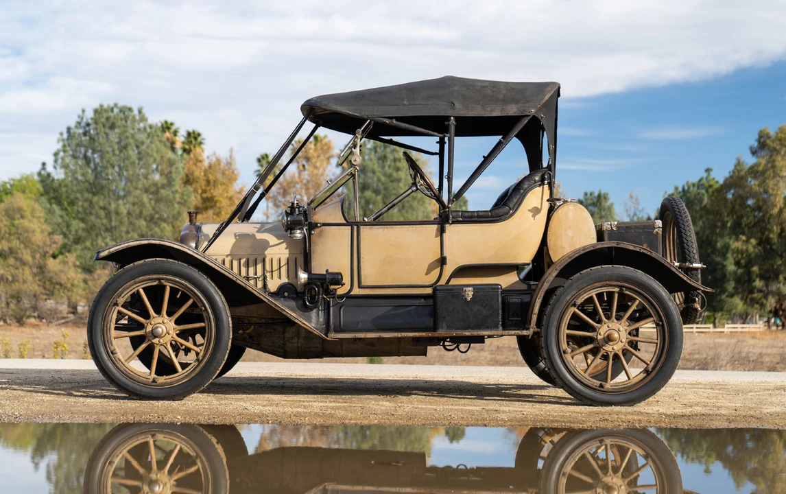 1913 White - Image 2 of 31