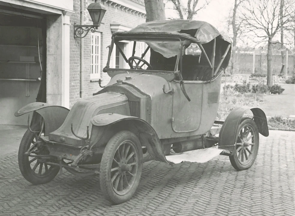 1914 Renault - Image 2 of 2