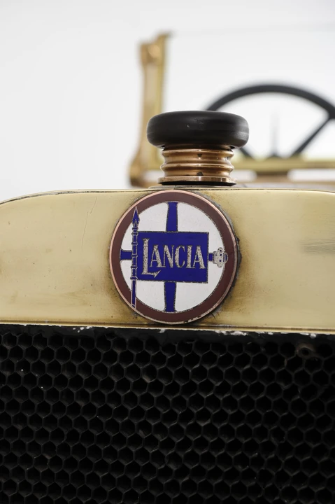 1915 Lancia - Image 7 of 15